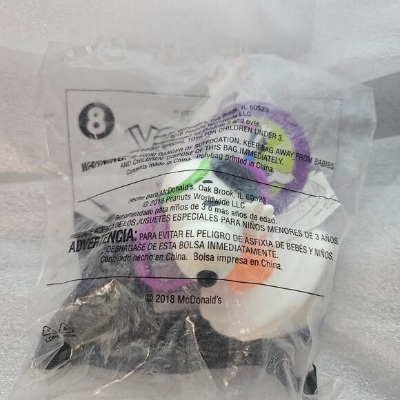 2018 McDonalds Peanuts Dancing Snoopy 8 New in Package - Picture 2 of 2